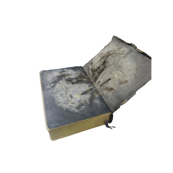 Bundle of Vintage Bible and current Blessed life book by Bruce Wilkinson - Picture 6 of 6